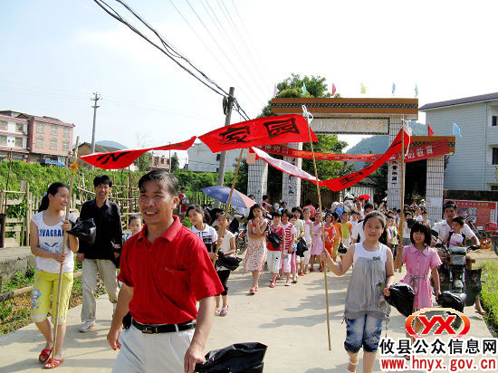 “洁净大行动”：鸾山镇漕泊学校深入宣传“洁净家园、美化环境”