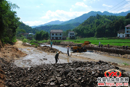 攸县莲塘坳乡阳升观村正在抢修道路