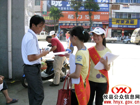 “洁净大行动”：网岭镇组织千人进行文明规劝和卫生大清扫