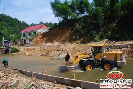 攸县莲塘坳乡阳升观村正在抢修道路