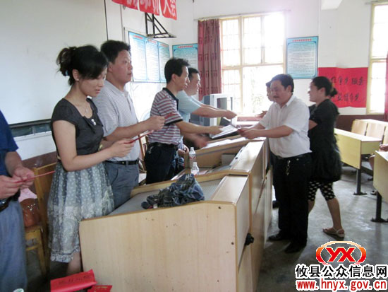 酒埠江镇中学进行“中考”总结表彰和假期工作安排