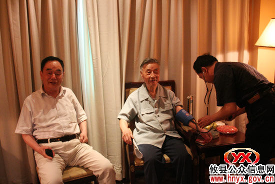 庆“七&middot;一”：海悦国际酒店党支部慰问攸县部分老党员