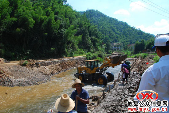 攸县莲塘坳乡阳升观村正在抢修道路