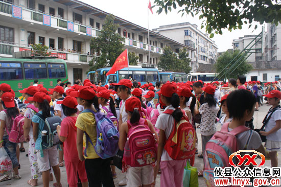 攸县暑期首批300名小学生到罗家坪村参加社会实践活动