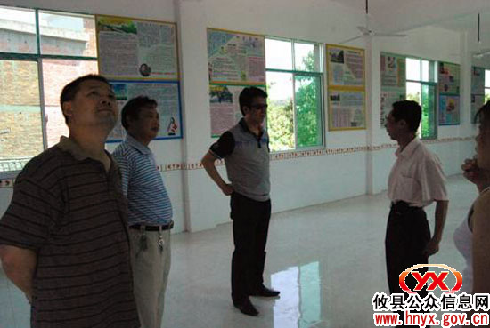 市文化局张海松一行来攸县检查乡镇综合文化站建设工作