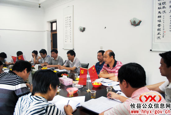颜建斌参加指导莲塘坳乡党政班子成员民主生活会