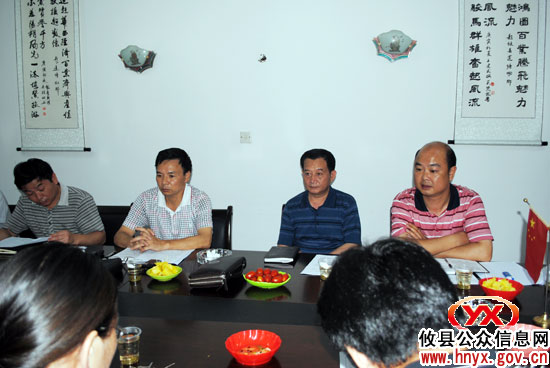 颜建斌参加指导莲塘坳乡党政班子成员民主生活会