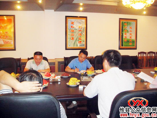 副县长文斌到县交通局指导工作