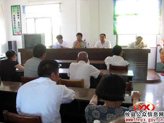 “庆七一”：网岭镇镇村联动召开民主生活会