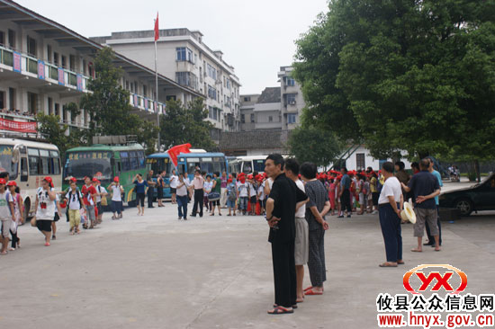 攸县暑期首批300名小学生到罗家坪村参加社会实践活动