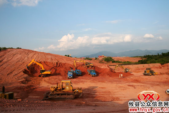 胡湘之一行督查县垃圾处理场和部分交通项目建设情况
