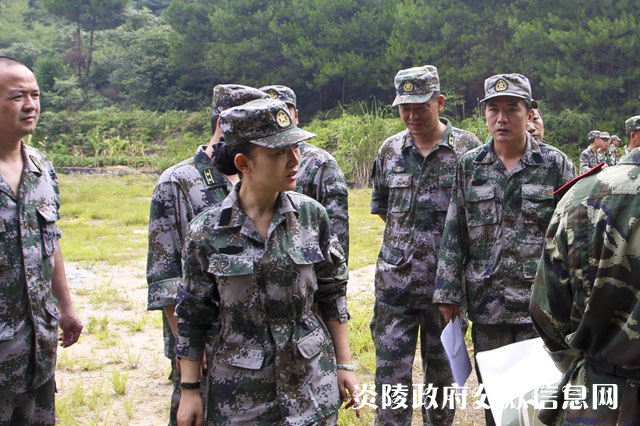 我县县级干部参加军事日活动