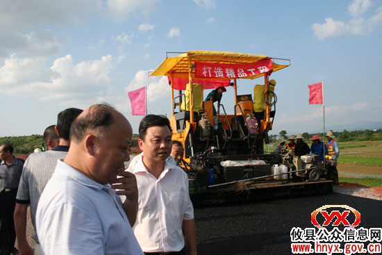 胡湘之一行督查县垃圾处理场和部分交通项目建设情况
