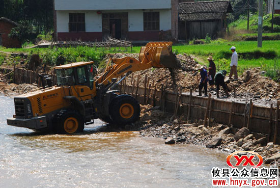 攸县莲塘坳乡阳升观村正在抢修道路