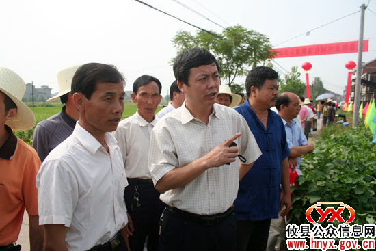 攸县举行机械化插秧演示活动