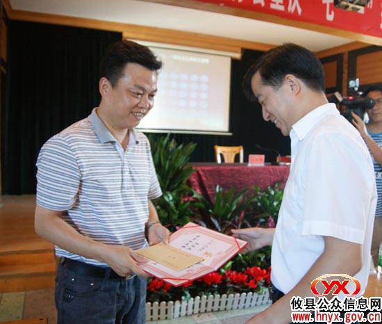攸县政府办组织机关年轻干部开展现场角色模拟宣讲赛