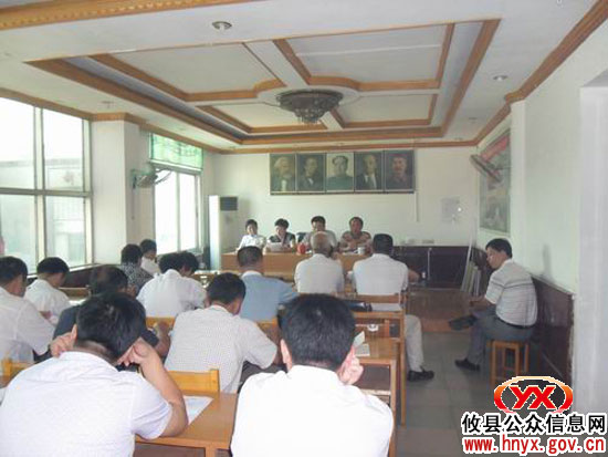 攸县新市镇组织各村支书进行半年工作述职