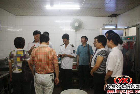 市人大常委会检查组在攸县实地进行专项执法检查