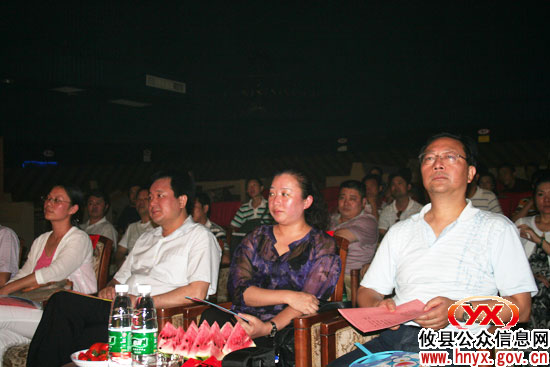 省文化厅副厅长周祥辉一行来攸县观看戏剧《腊鱼庙的传说》