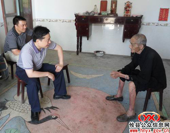 庆“七&middot;一”：熊炜一行到新市镇慰问两中共地下党员