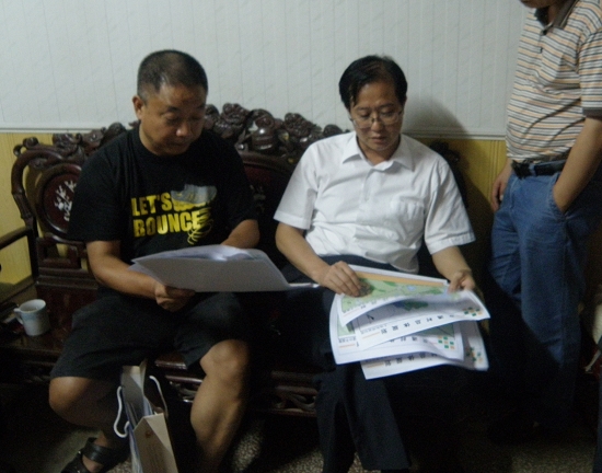 蔡溪夜访交通村谋城乡统筹之策