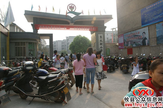 今天，攸县中小学校全部开学
