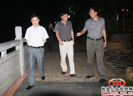 市爱卫办主任刘续跃一行考察攸县城市建设情况