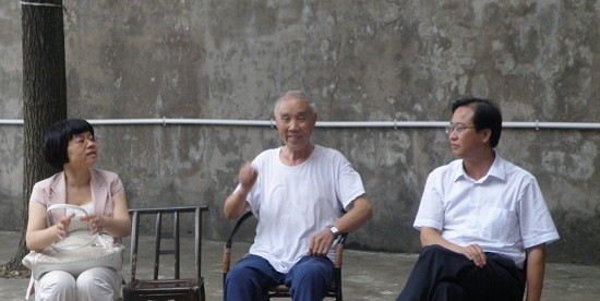 蔡溪夜访交通村谋城乡统筹之策