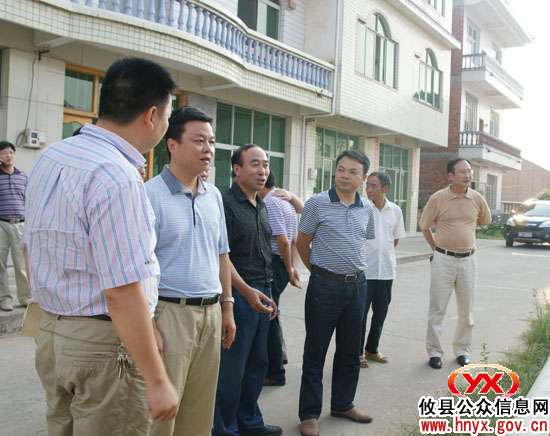 胡湘之率有关办点单位负责人到新市镇指导农建工作