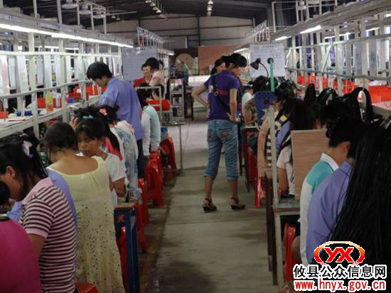 株洲市广电采访团到攸州工业园区看“攻坚”