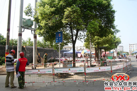 【烈日高温下】攸县电力工人争分抢秒检修线路