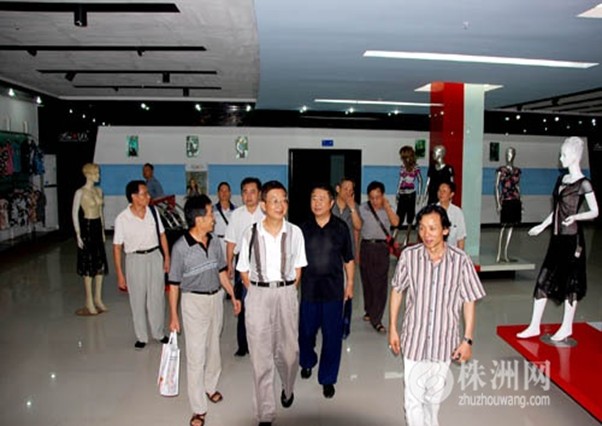 芦淞区诗词协会到宇奴服饰工业园采风