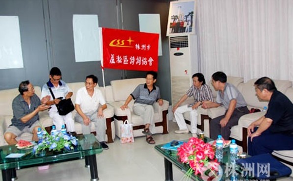芦淞区诗词协会到宇奴服饰工业园采风