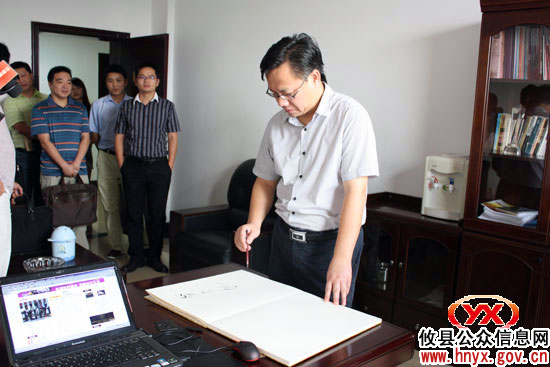 红网董事长舒斌到攸县新闻网•红网攸县站视察