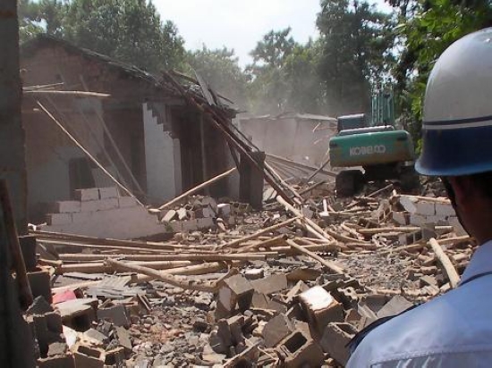 云龙综合执法局对10处违法建设进行强制拆除