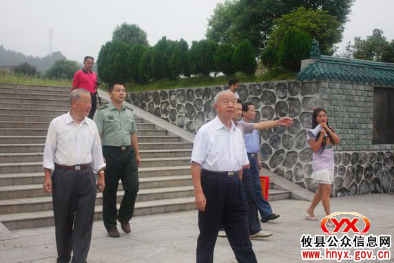 少将刘远节参观千年古刹宝宁寺并现场题词