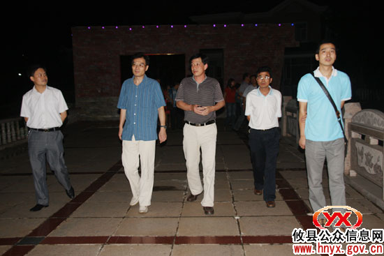 市爱卫办主任刘续跃一行考察攸县城市建设情况