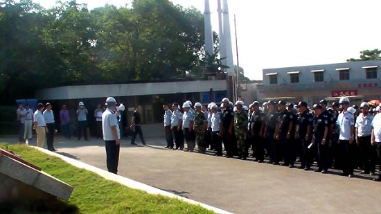 云龙综合执法局对10处违法建设进行强制拆除