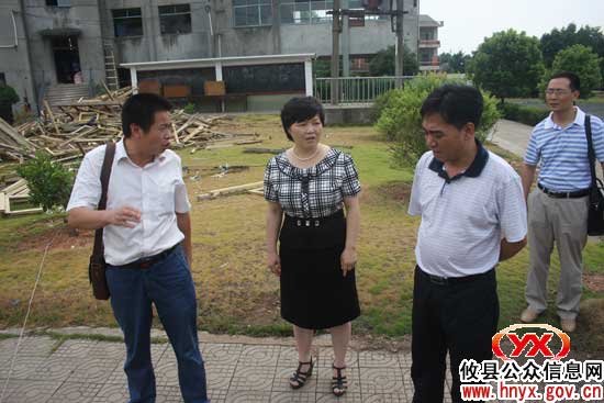 谈湘旭到皇图岭镇督查调研学校建设工作