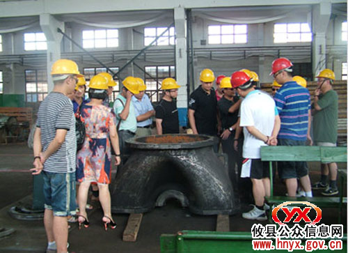 汉硕管理学院一行到湘东化机参观交流