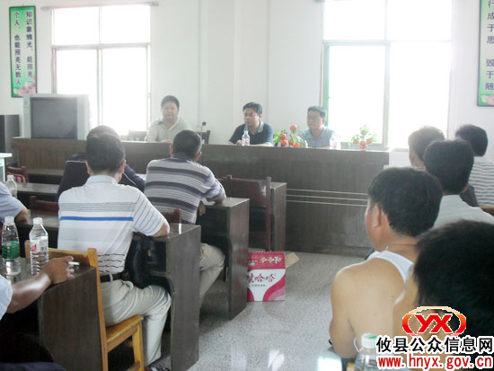 攸县石羊塘组织镇村干部到兄弟镇村参观学习