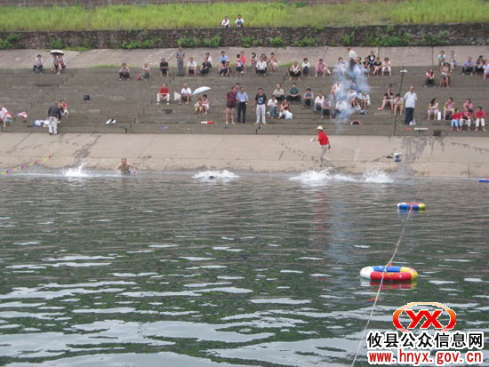 酒埠江水电站举行职工游泳比赛