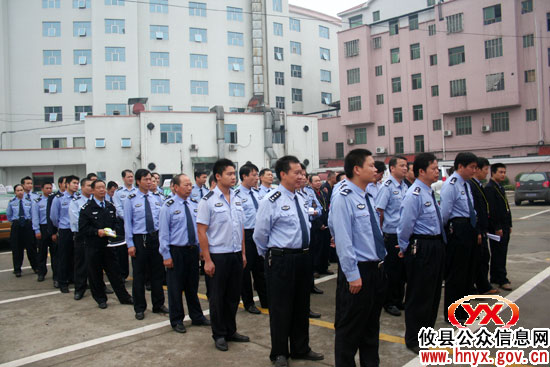 攸县开展出租车司机与交警互换体验活动