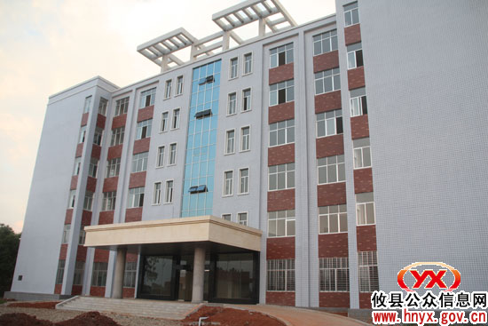 胡湘之一行赴攸县职教中心现场办公