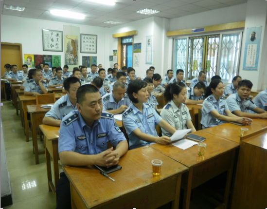 区城管大队召开党员大会