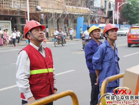 【党员风采】光明的使者——记县电力局电力110班长易忠诚