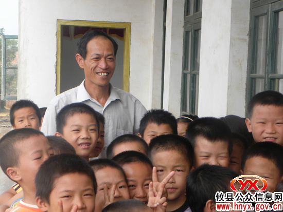 【党员风采】照亮山乡的一盏明灯——访渌田镇五丰小学校长阳育生