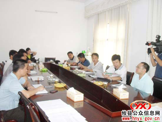 邝邹飞一行到石羊塘镇视察工作