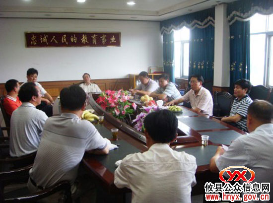 市教育局纪委书记晏贤明一行到县生物中专检查开学工作