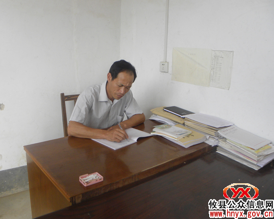 【党员风采】照亮山乡的一盏明灯——访渌田镇五丰小学校长阳育生